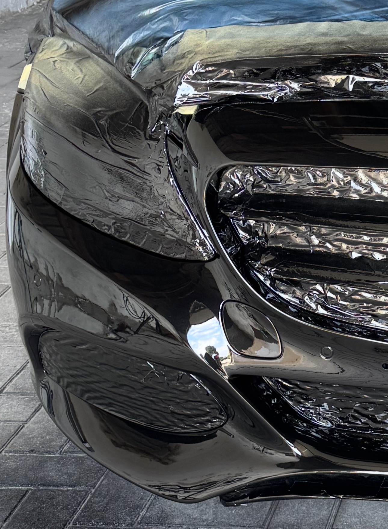 Mercedes C-Klasse – Riss im Frontstoßfänger – nach der Bearbeitung bei SH GlanzWerk Dätgen